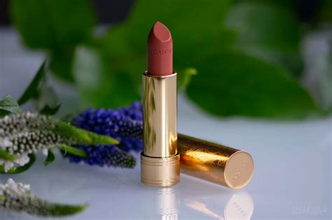 Помада Gucci Lipstick Satin: отзывы и свотчи